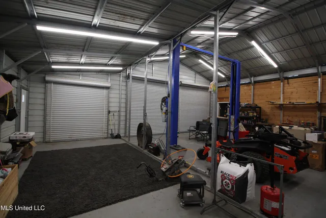 $550,000 | 317 Lakeview Drive, Yazoo City, MS 39194