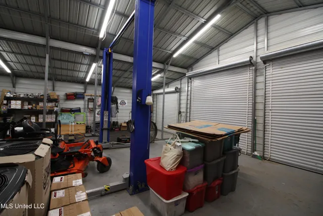 $550,000 | 317 Lakeview Drive, Yazoo City, MS 39194