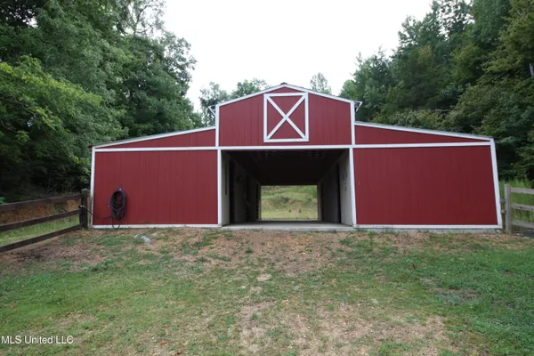 $550,000 | 317 Lakeview Drive, Yazoo City, MS 39194