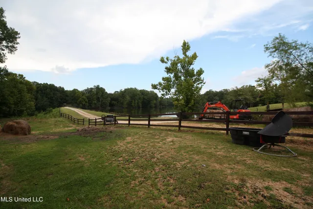 $550,000 | 317 Lakeview Drive, Yazoo City, MS 39194