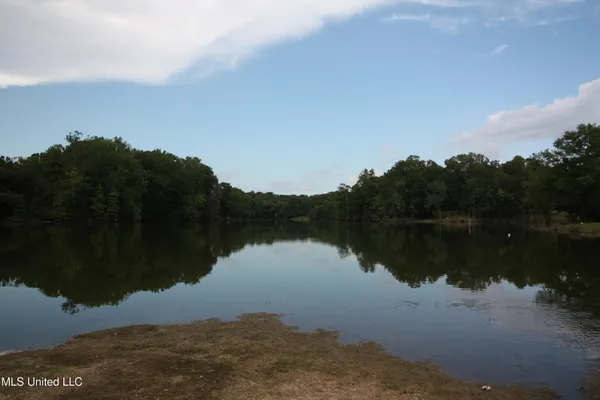$550,000 | 317 Lakeview Drive, Yazoo City, MS 39194