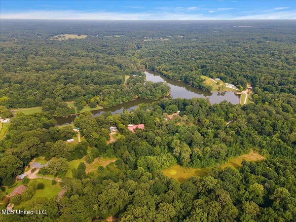 $550,000 | 317 Lakeview Drive, Yazoo City, MS 39194