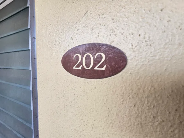 a sign that is on the side of a wall