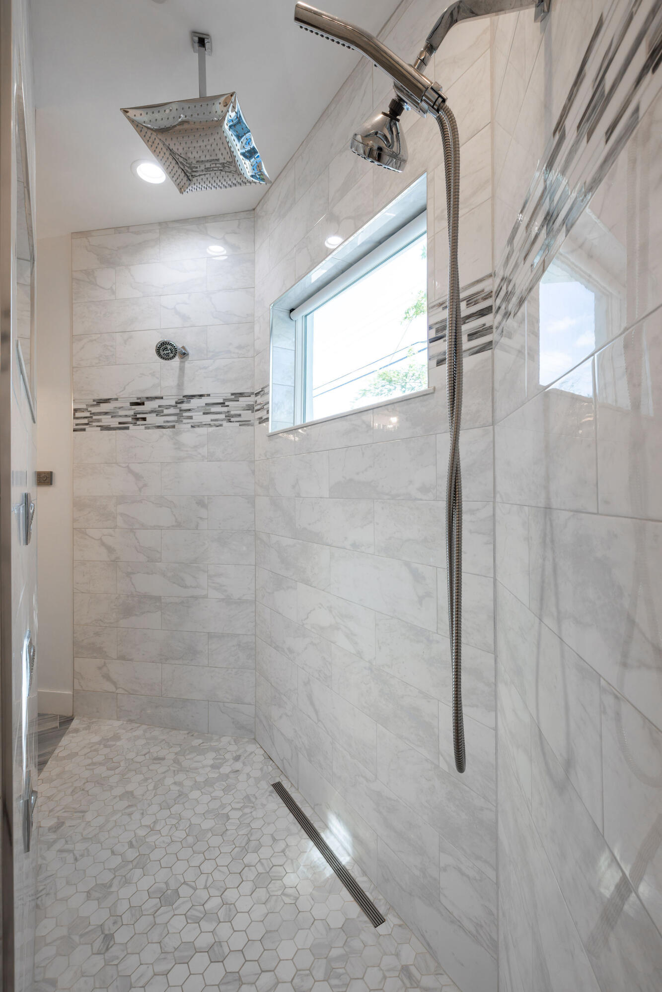 19298 Gulfstream Drive Jupiter, FL 33469 - Photo 37 of 73 Primary Bath