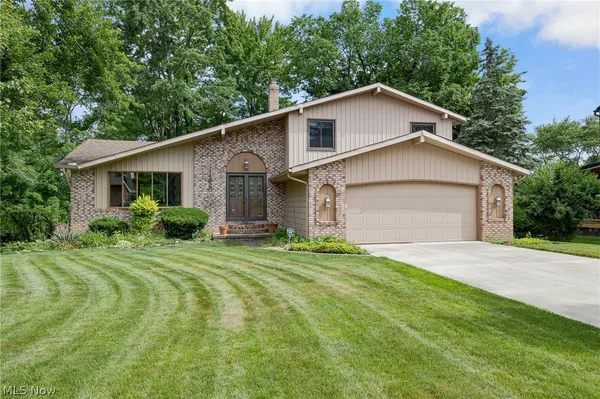 $339,900 | 14826 Stone Creek Ovl, Strongsville, OH 44149