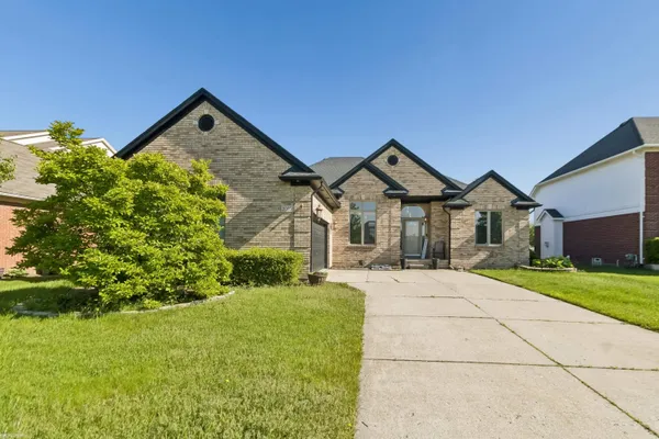 $514,900 | 20351 Bannister Drive, Macomb, MI 48044