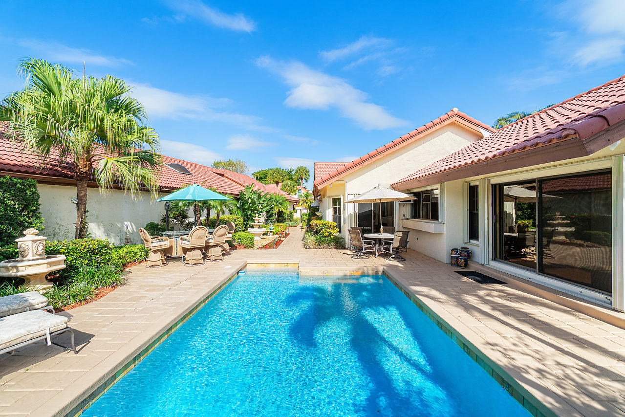 21772 Club Villa Terrace Boca Raton, FL 33433 - Photo 5 of 26 LUSHLY LANDSCAPTED - TWO FOUNTAINS