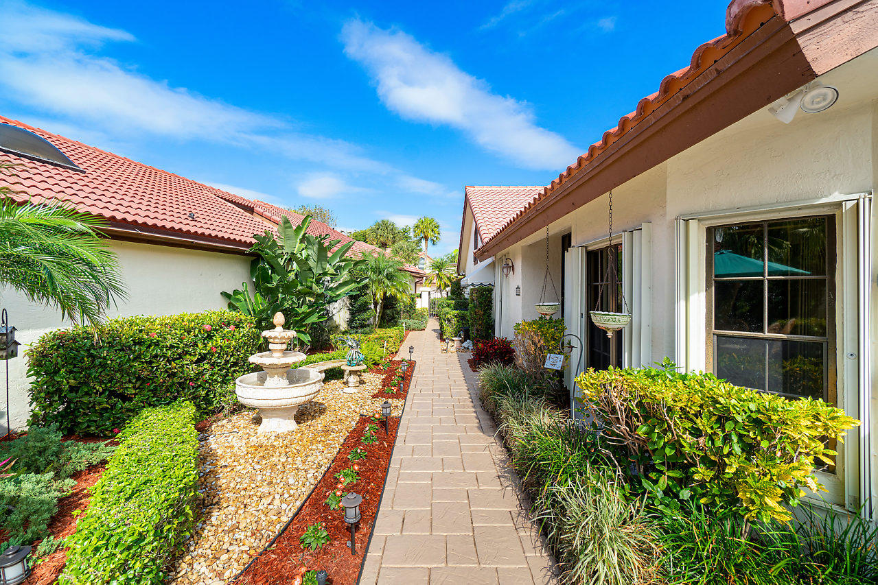 21772 Club Villa Terrace Boca Raton, FL 33433 - Photo 7 of 26 COURTYARD ENTRY