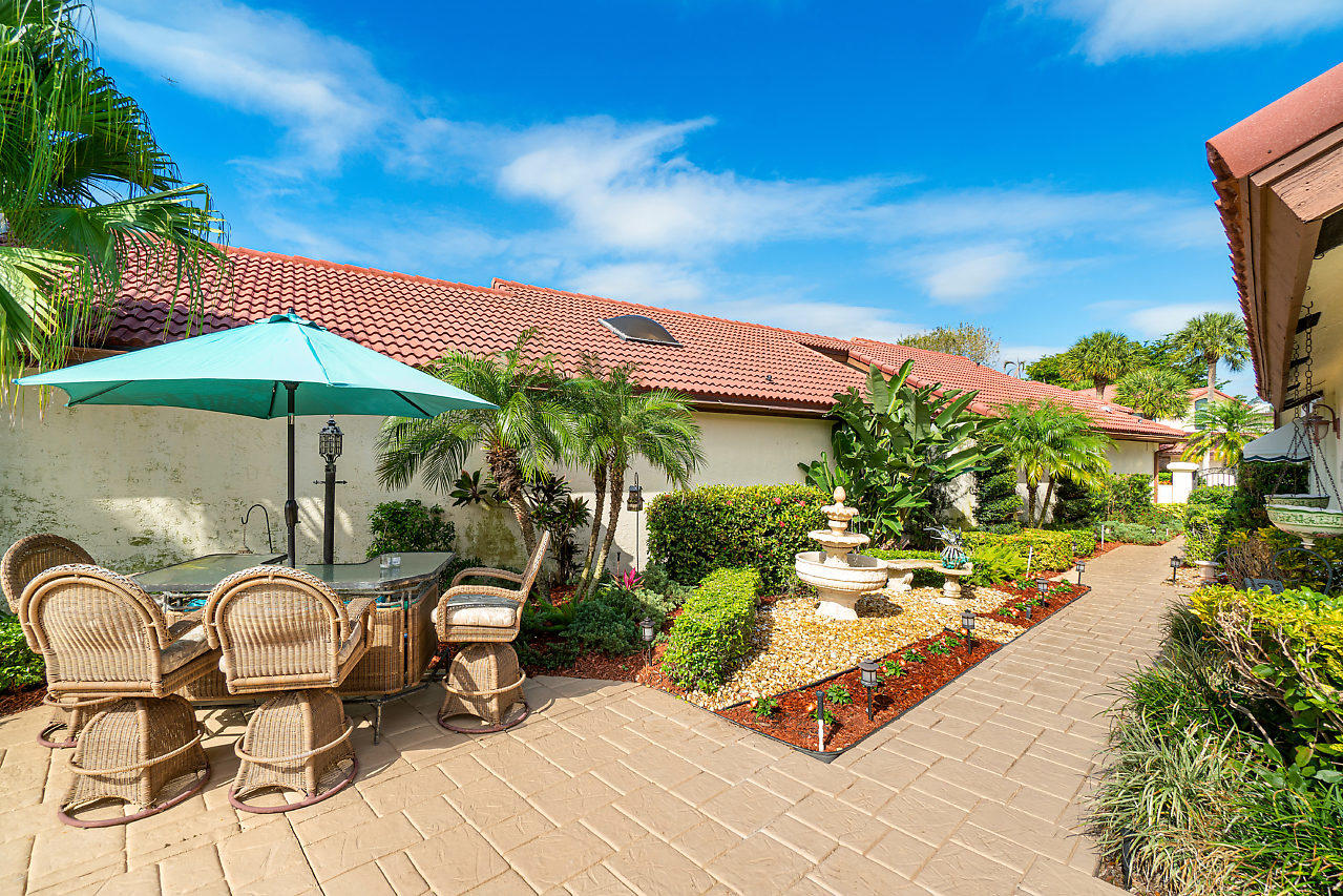 21772 Club Villa Terrace Boca Raton, FL 33433 - Photo 8 of 26 ABUNDANCE OF SPACE TO ENTERTAIN