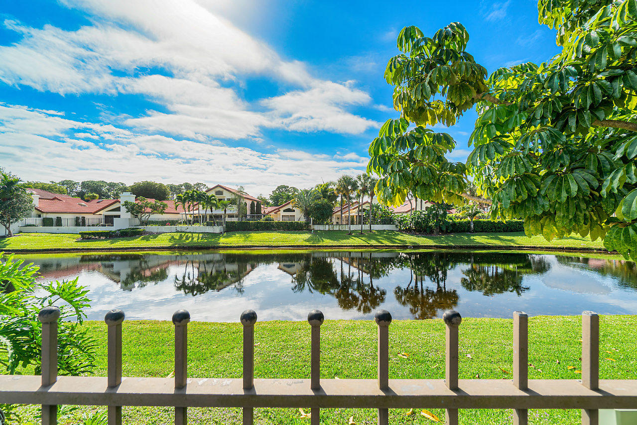21772 Club Villa Terrace Boca Raton, FL 33433 - Photo 9 of 26 STUNNING LAKE VIEWS