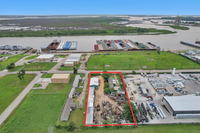 $422,000 | 908 Lakeside Drive, Channelview, TX 77530