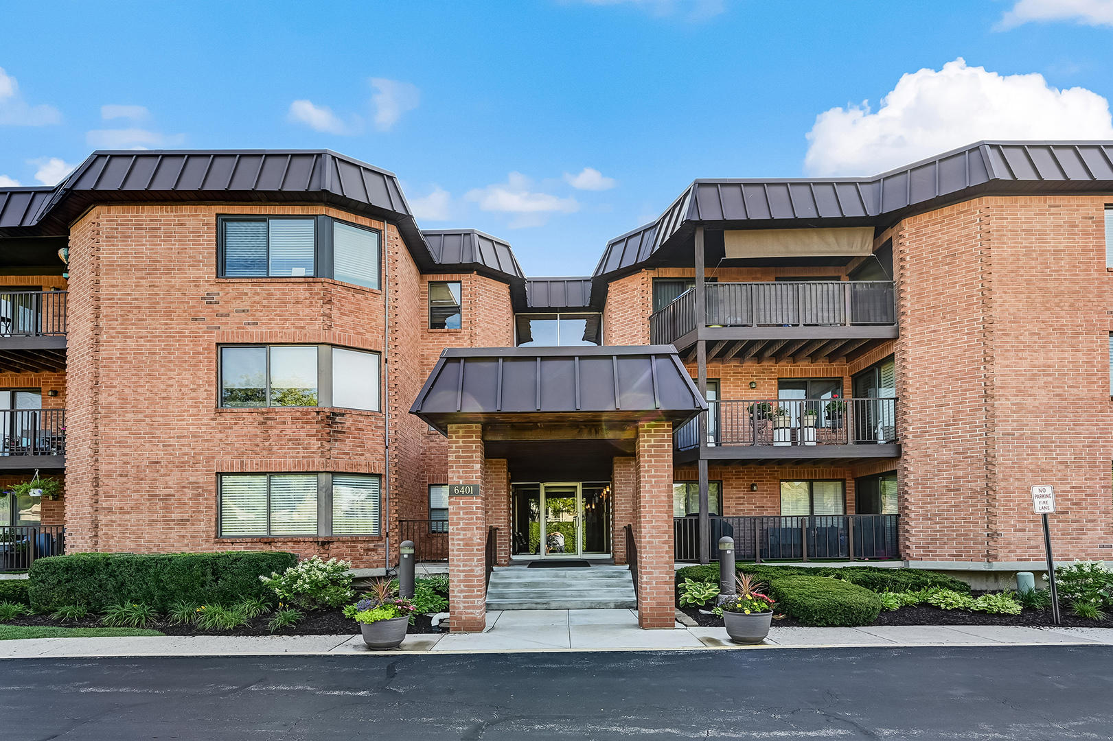 6401 Clarendon Hills Road, Unit 207 Willowbrook, IL 60527 - Photo 1 of 18 a front view of a building