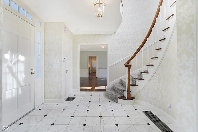 $1,350,000 | 2505 Riverside Drive, Columbus, IN 47201