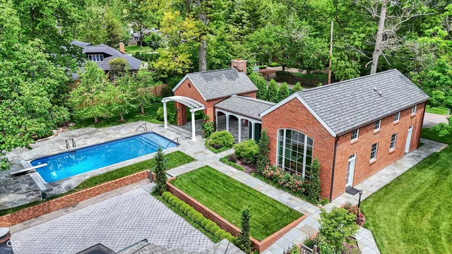 $1,350,000 | 2505 Riverside Drive, Columbus, IN 47201
