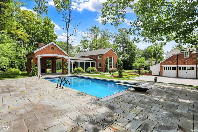 $1,350,000 | 2505 Riverside Drive, Columbus, IN 47201