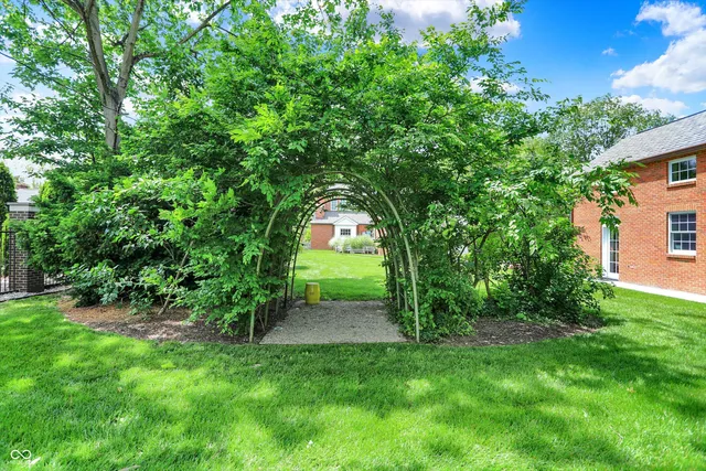 $1,350,000 | 2505 Riverside Drive, Columbus, IN 47201