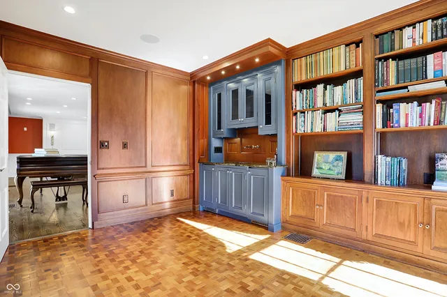 $1,350,000 | 2505 Riverside Drive, Columbus, IN 47201