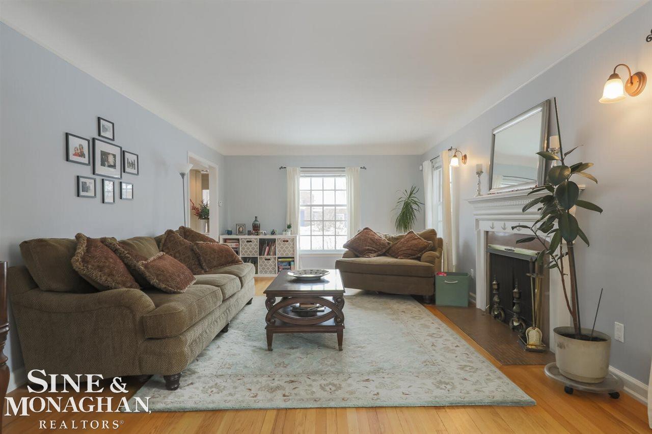 1036 Bedford Road Grosse Pointe, MI 48230 - Photo 8 of 40 50034441-7.JPG