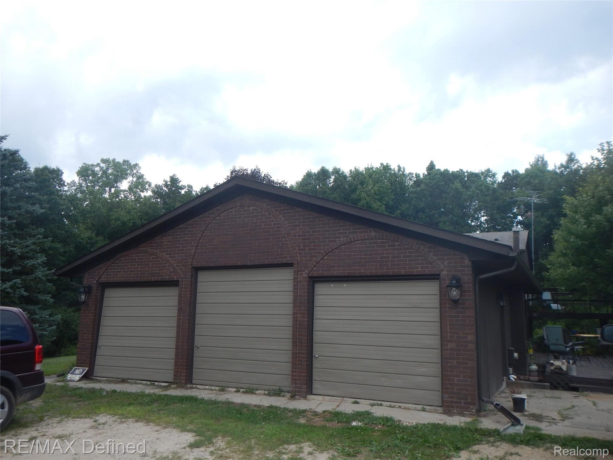 365 South Coats Road Oxford, MI 48371 - Photo 3 of 35 DSCN7917.JPG