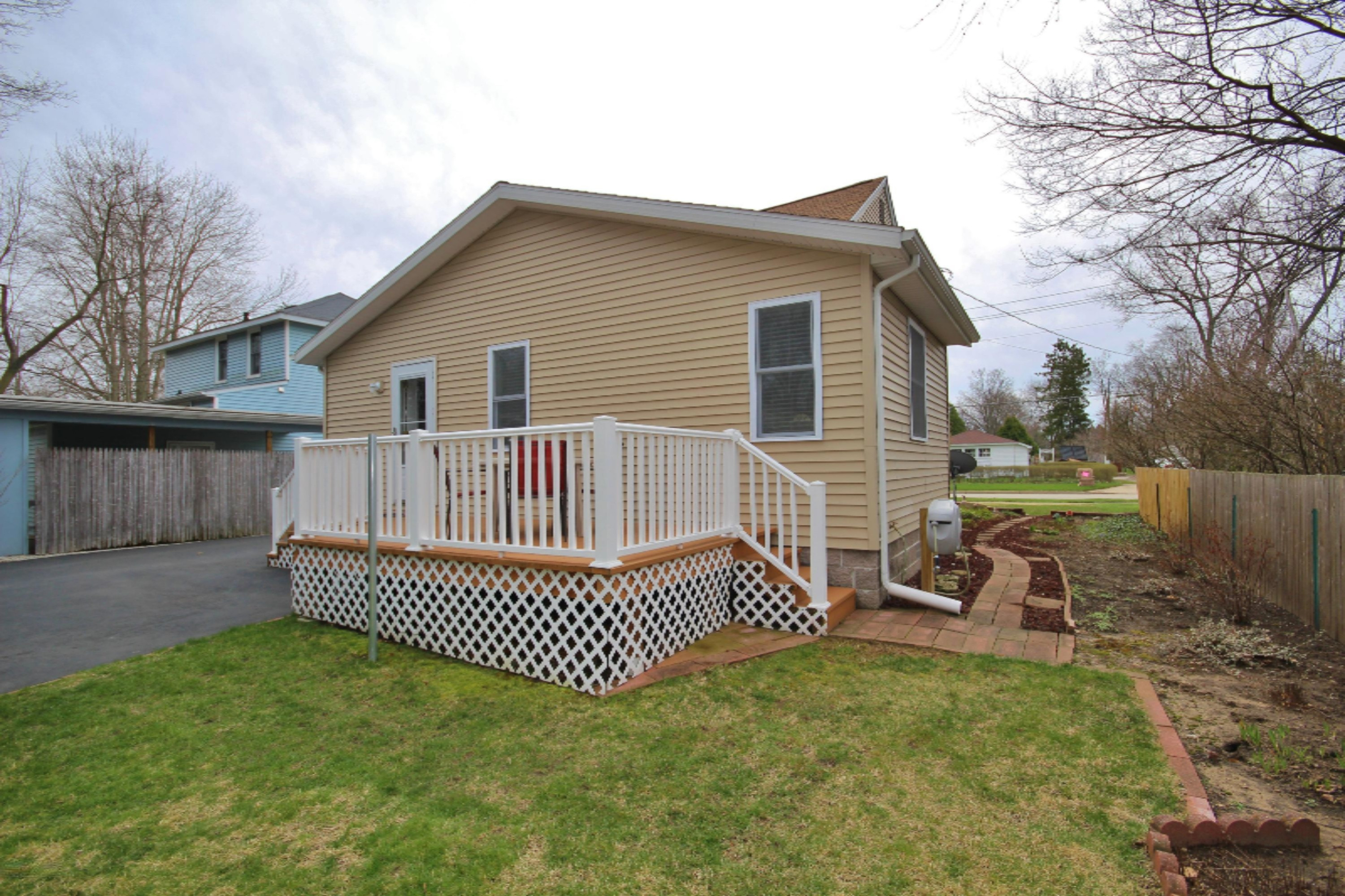 410 East Hoffman Street Three Rivers, MI 49093 - Photo 12 of 37 IMG_7104
