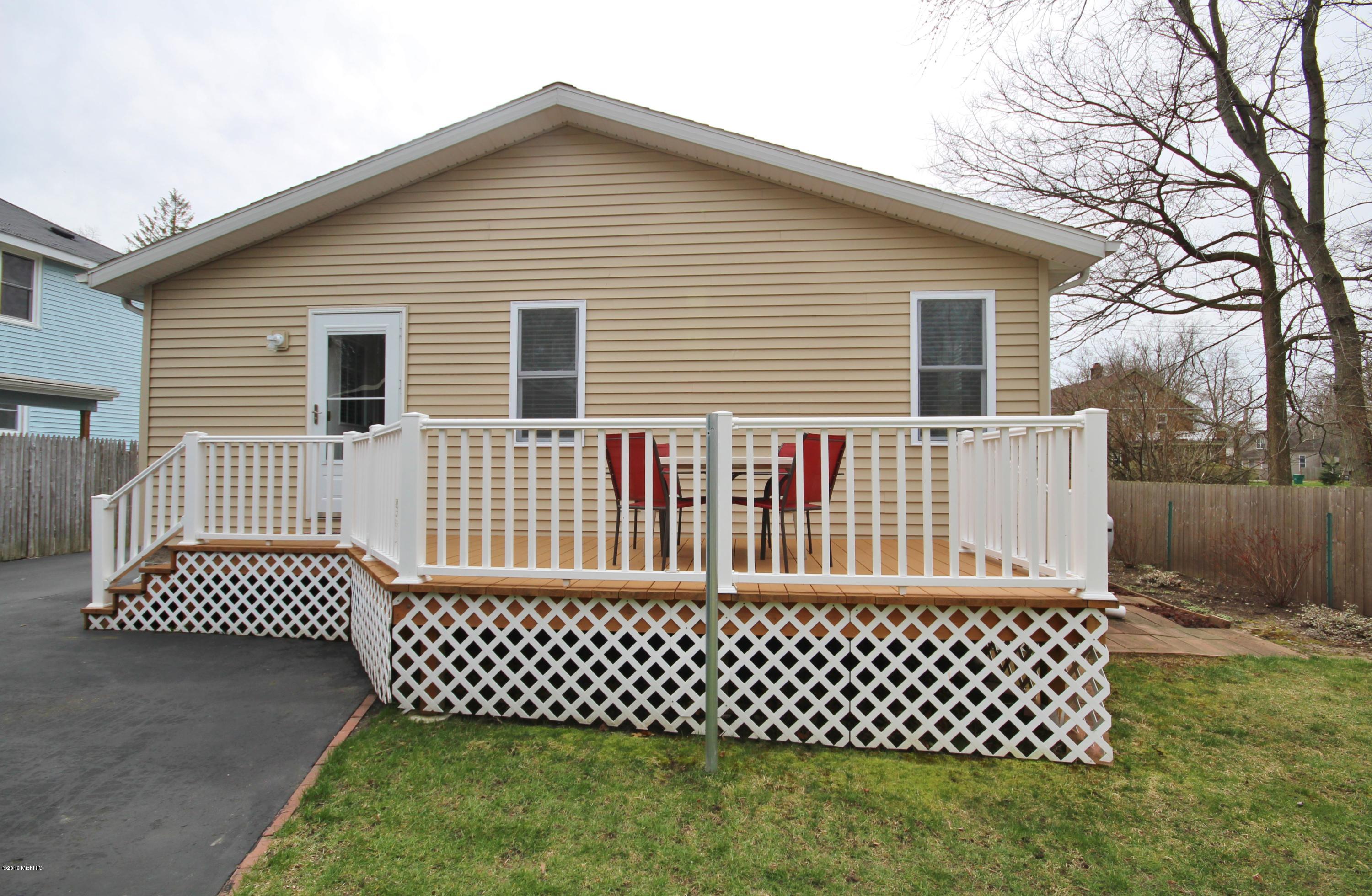 410 East Hoffman Street Three Rivers, MI 49093 - Photo 13 of 37 IMG_7103