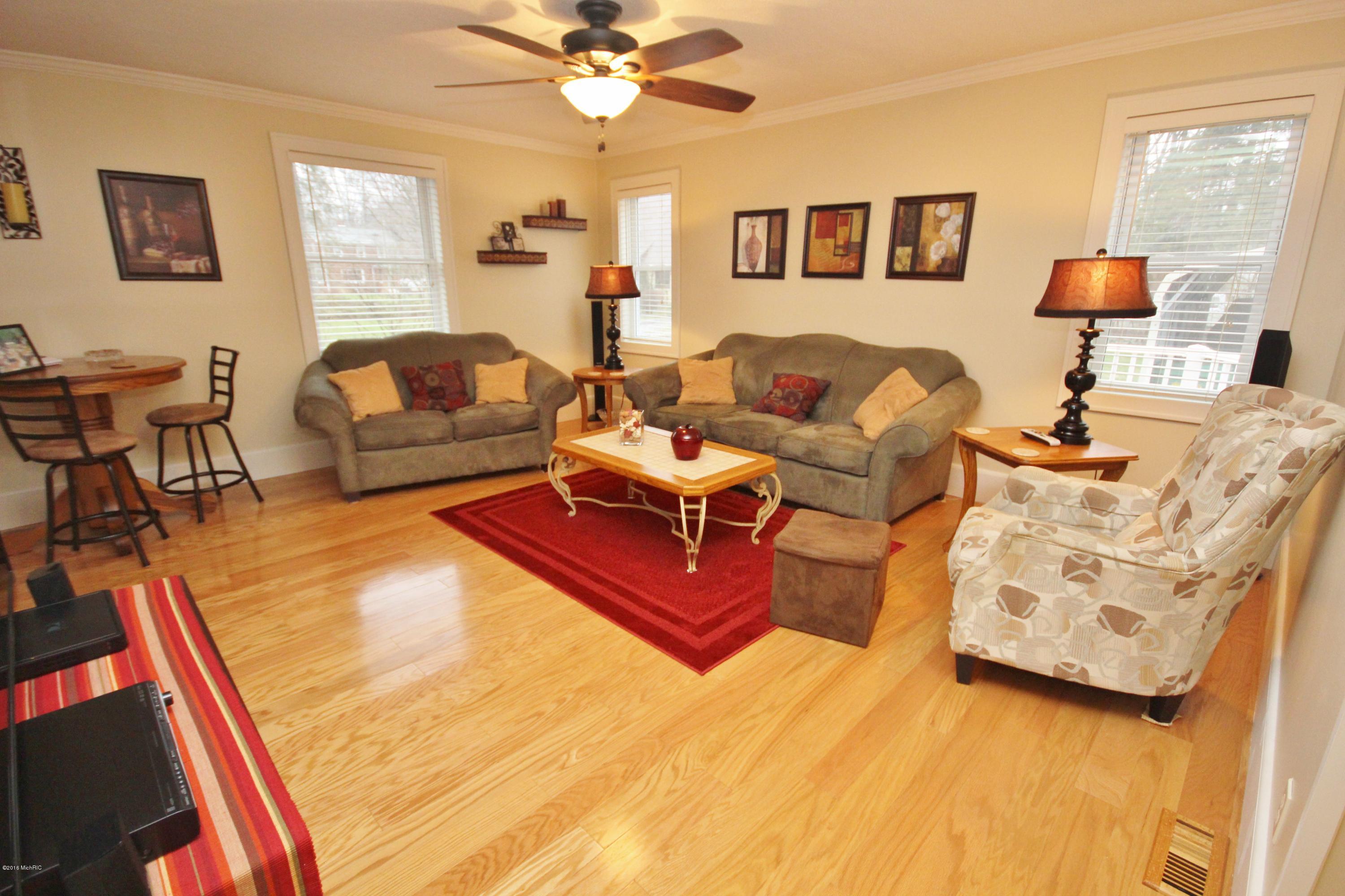 410 East Hoffman Street Three Rivers, MI 49093 - Photo 24 of 37 IMG_6951