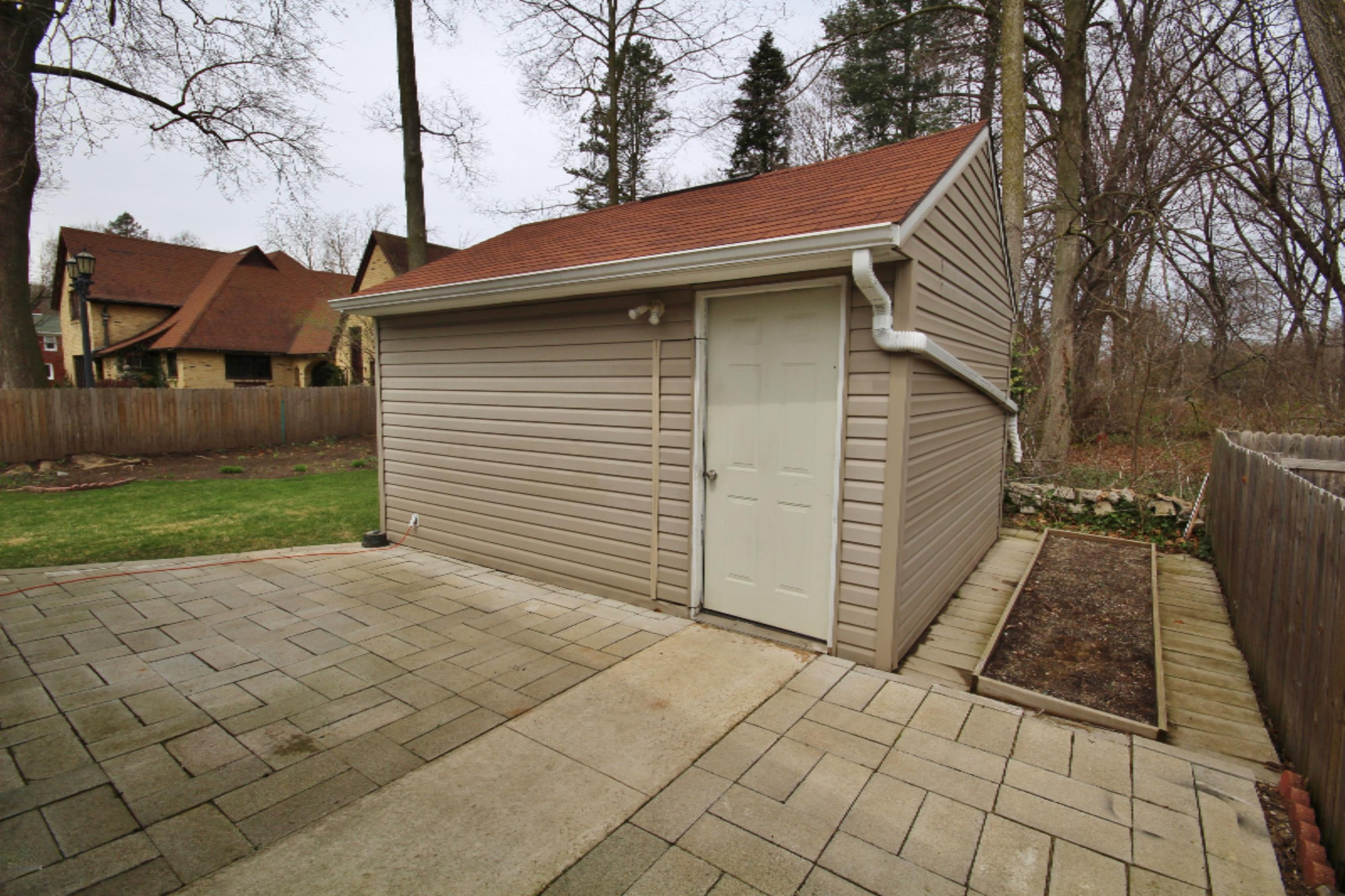 410 East Hoffman Street Three Rivers, MI 49093 - Photo 9 of 37 IMG_7100