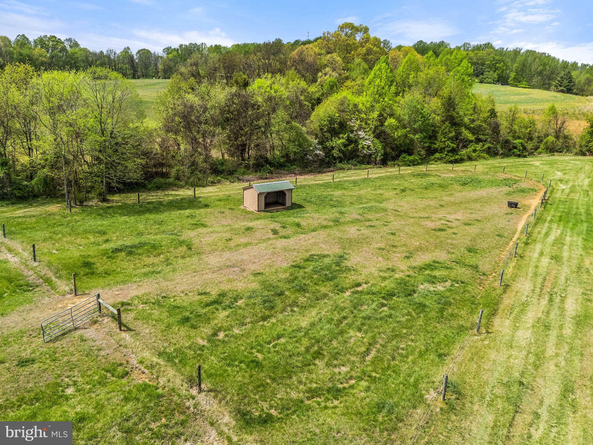 17280 Reid Road Brandy Station, VA 22714 - Photo 129 of 145 Paddock with run in shed