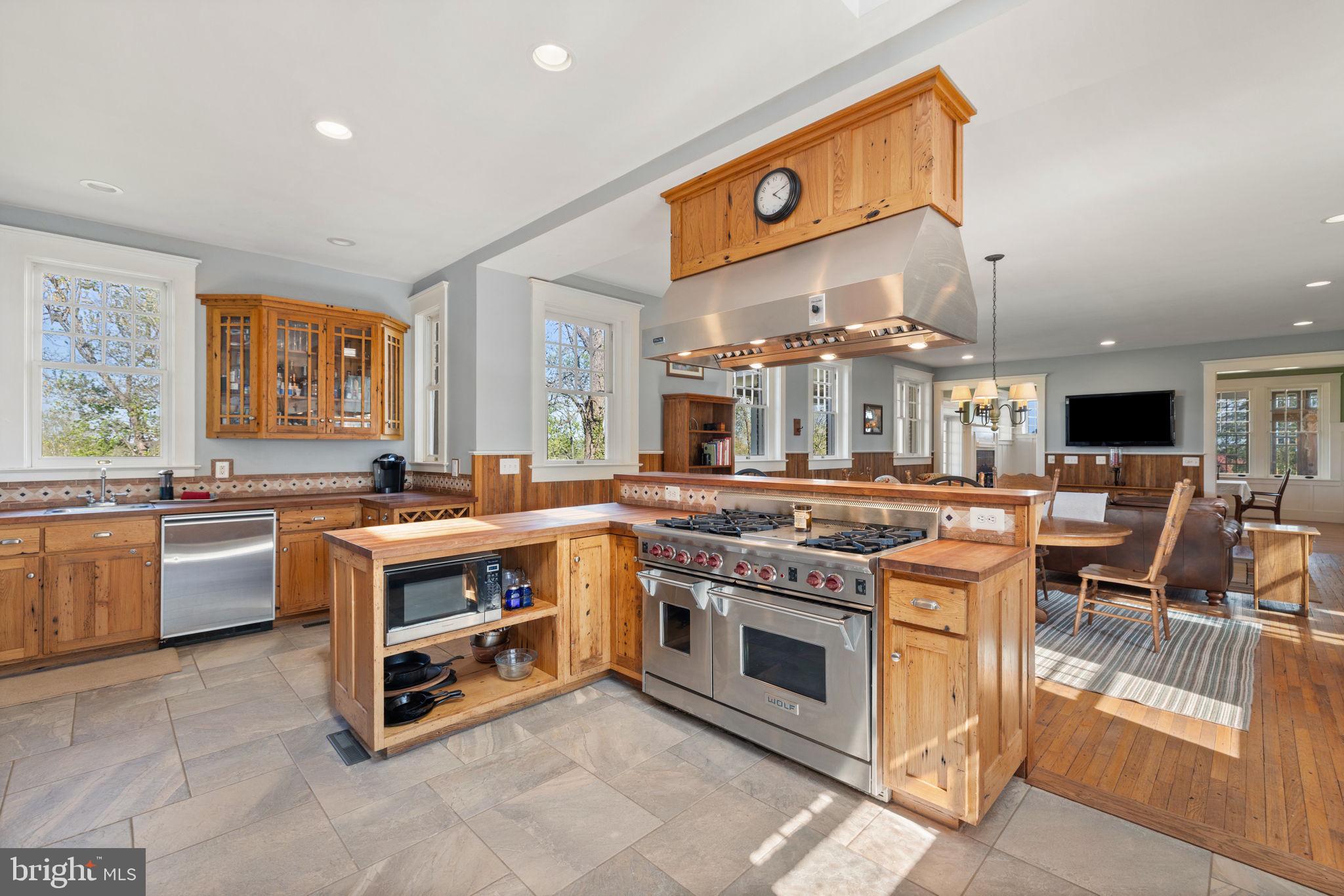 17280 Reid Road Brandy Station, VA 22714 - Photo 33 of 145 Viking exhaust hood