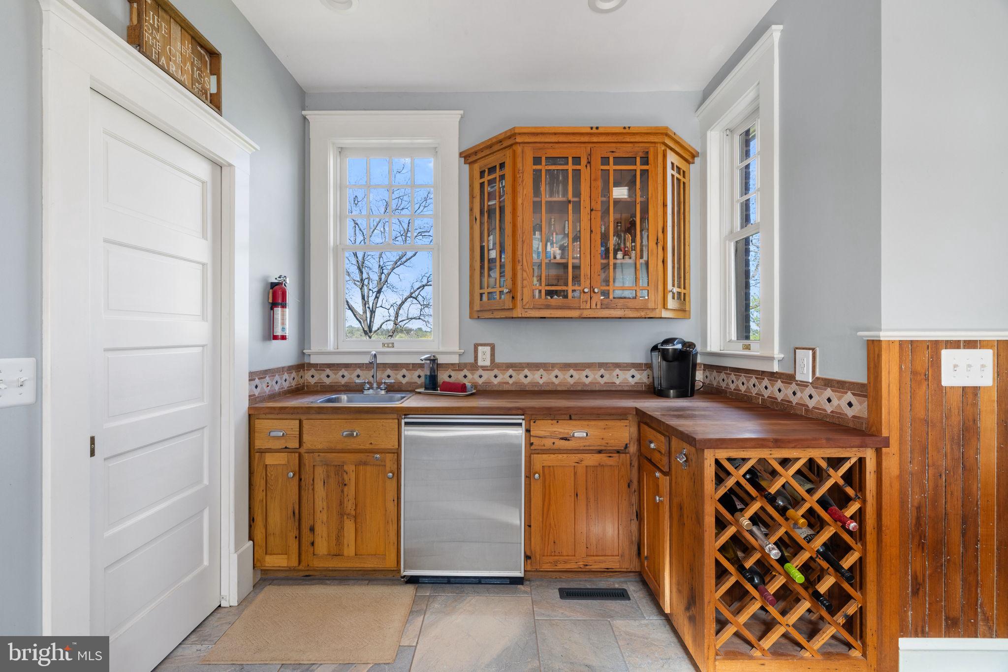 17280 Reid Road Brandy Station, VA 22714 - Photo 38 of 145 Butlers Pantry/Coffee Bar with sink