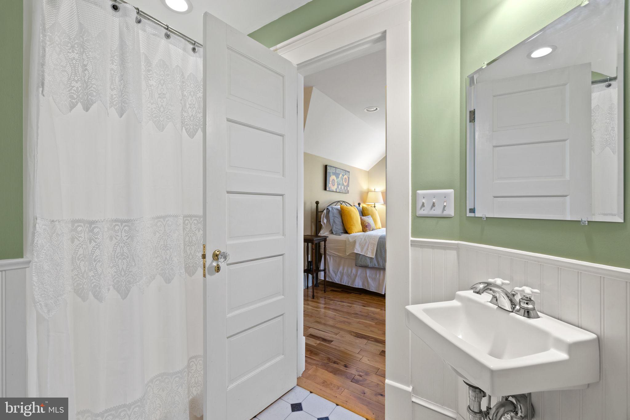 17280 Reid Road Brandy Station, VA 22714 - Photo 86 of 145 Ensuite Bath for bedroom 5