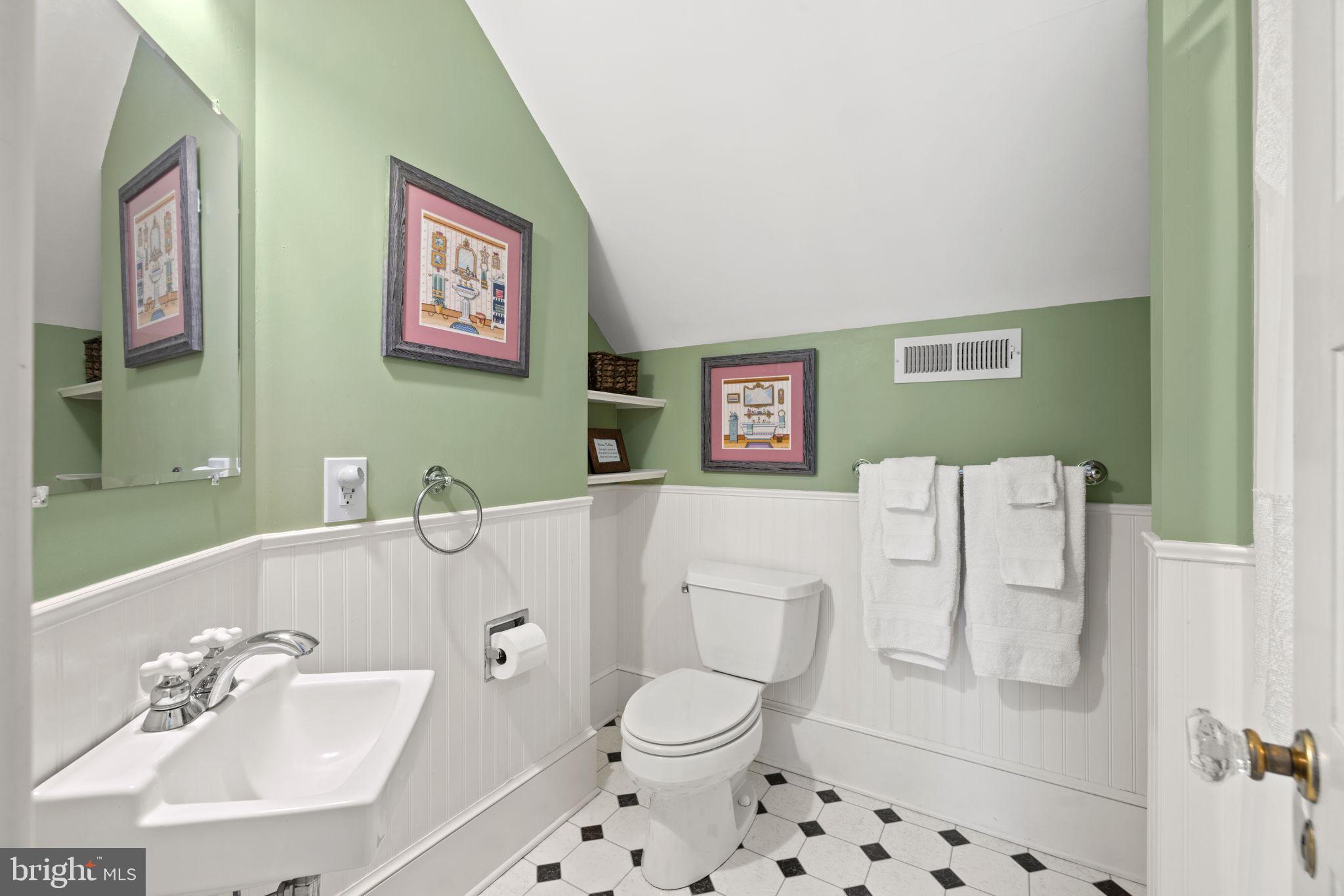 17280 Reid Road Brandy Station, VA 22714 - Photo 87 of 145 Bedroom 5
Attached Bathroom