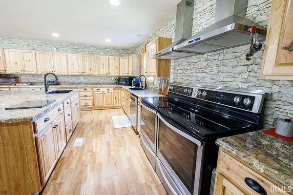 $799,000 | 2879 East Calvertville Road, Bloomfield, IN 47424