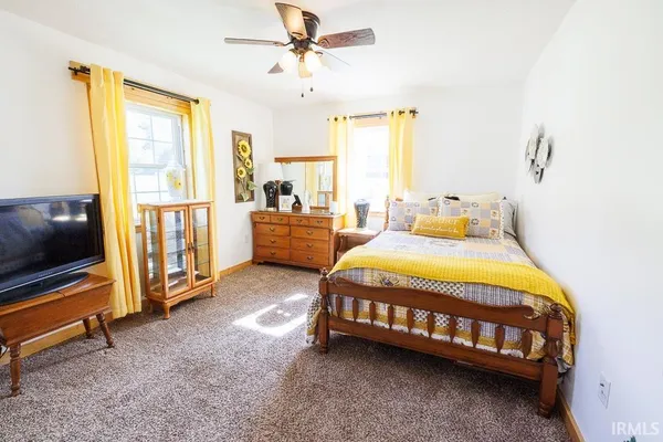 $799,000 | 2879 East Calvertville Road, Bloomfield, IN 47424
