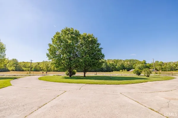 $799,000 | 2879 East Calvertville Road, Bloomfield, IN 47424