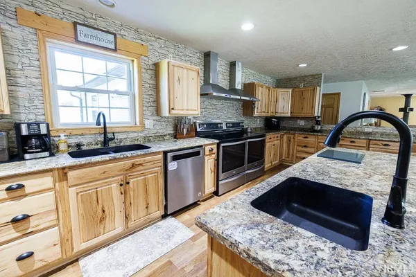 $799,000 | 2879 East Calvertville Road, Bloomfield, IN 47424
