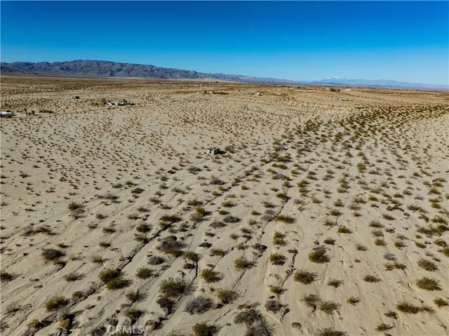 a view of a sky view