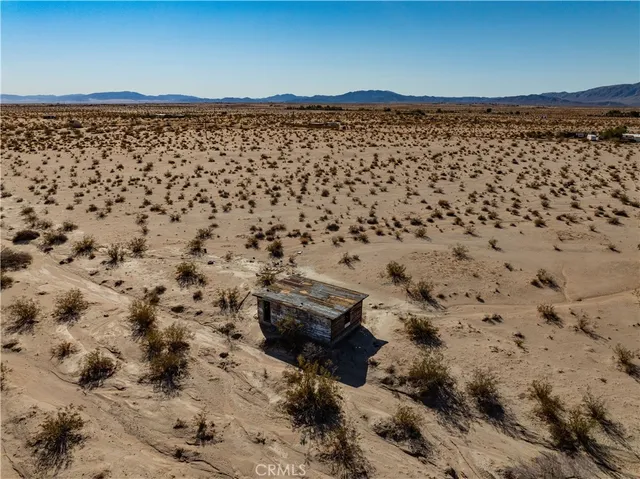 a view of a parking space