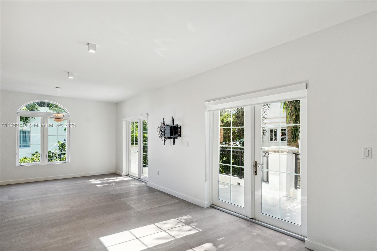 730 3rd Street, Unit 207 Miami Beach, FL 33139 - Photo 6 of 19 an empty room with windows