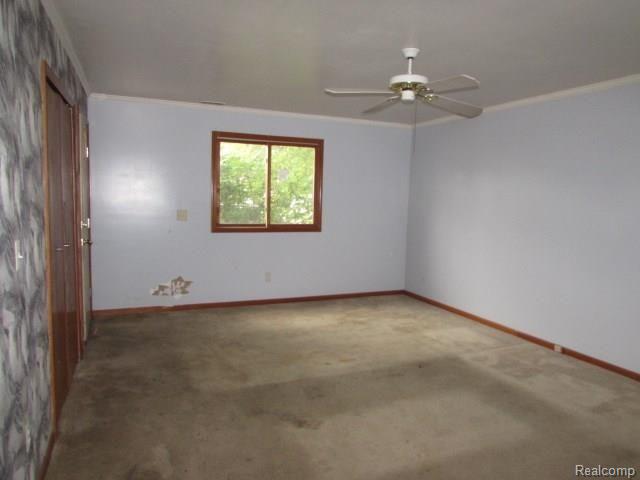 16932 Stephens Road Eastpointe, MI 48021 - Photo 4 of 16 261-906222-living2.jpg