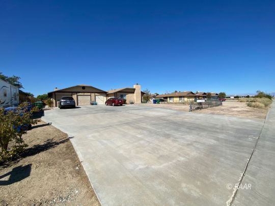 229 South Richmond Road Ridgecrest, CA 93555 - Photo 3 of 23