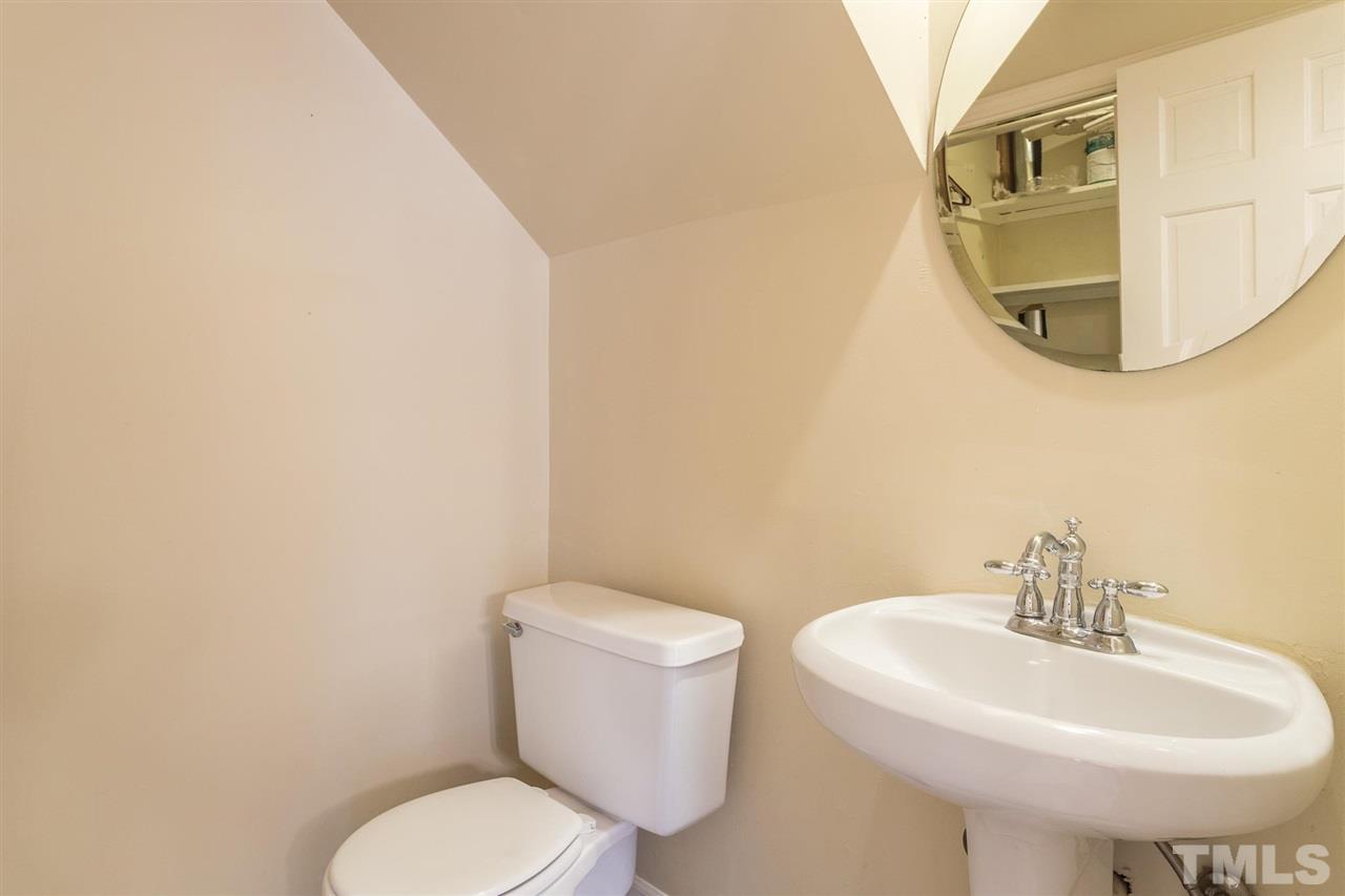 5621 Bridgetowne Way Raleigh, NC 27609 - Photo 22 of 26 Gallery Image 22