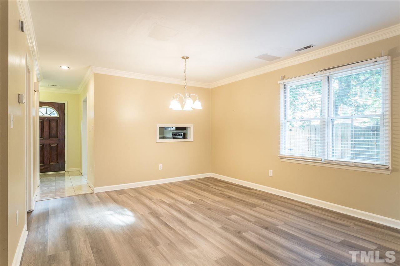 5621 Bridgetowne Way Raleigh, NC 27609 - Photo 4 of 26 Gallery Image 4