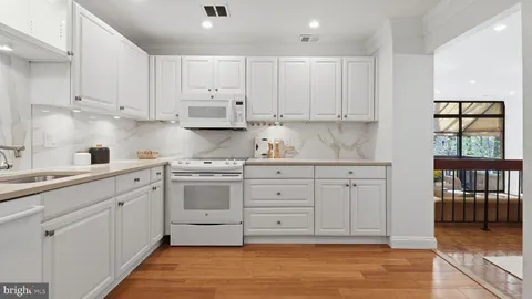 $789,999 | 4924 Sentinel Drive, Unit 2405, Bethesda, MD 20816