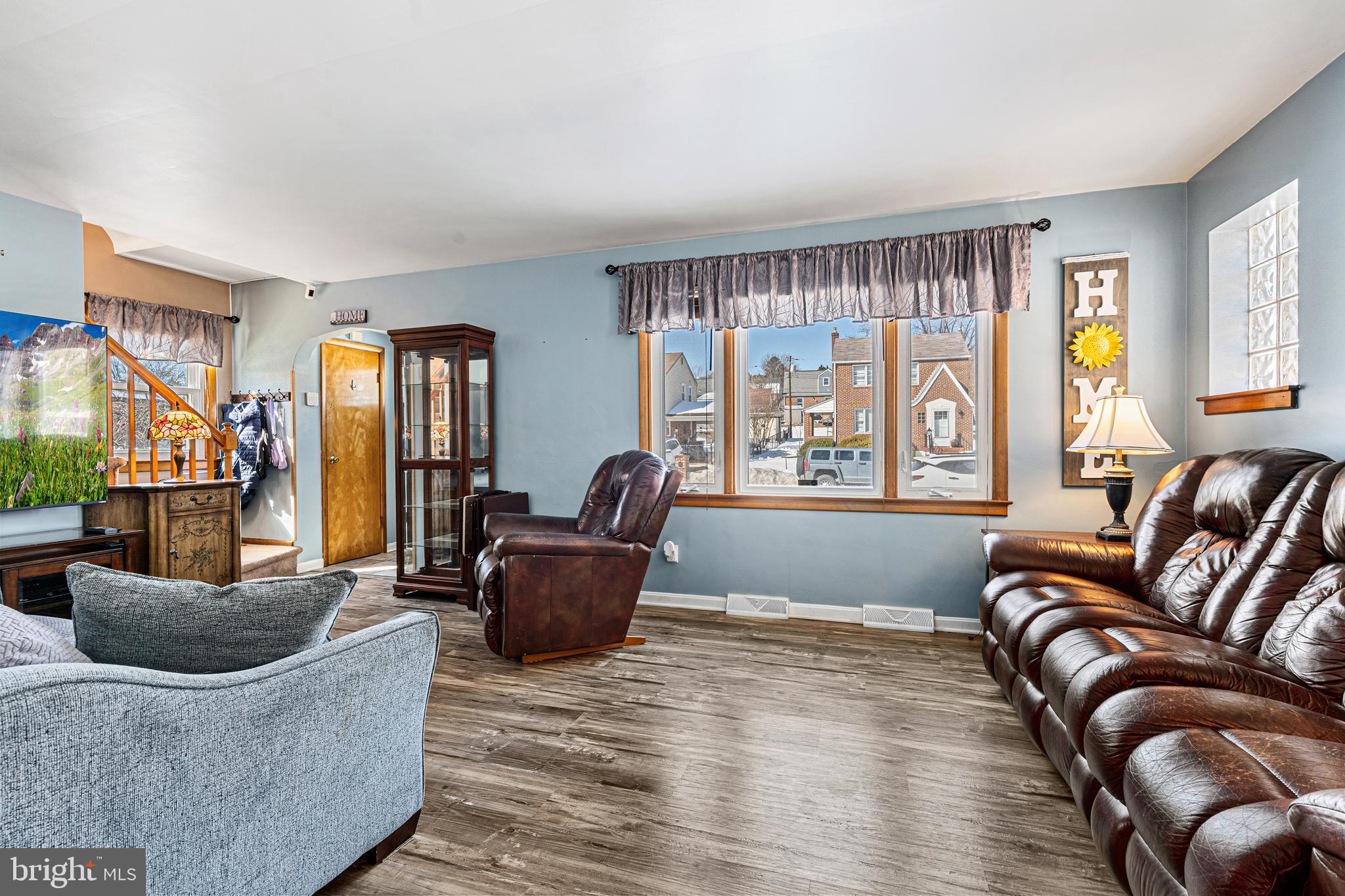 8109 Woodhaven Road Baltimore, MD 21237 - Photo 2 of 40 Living room