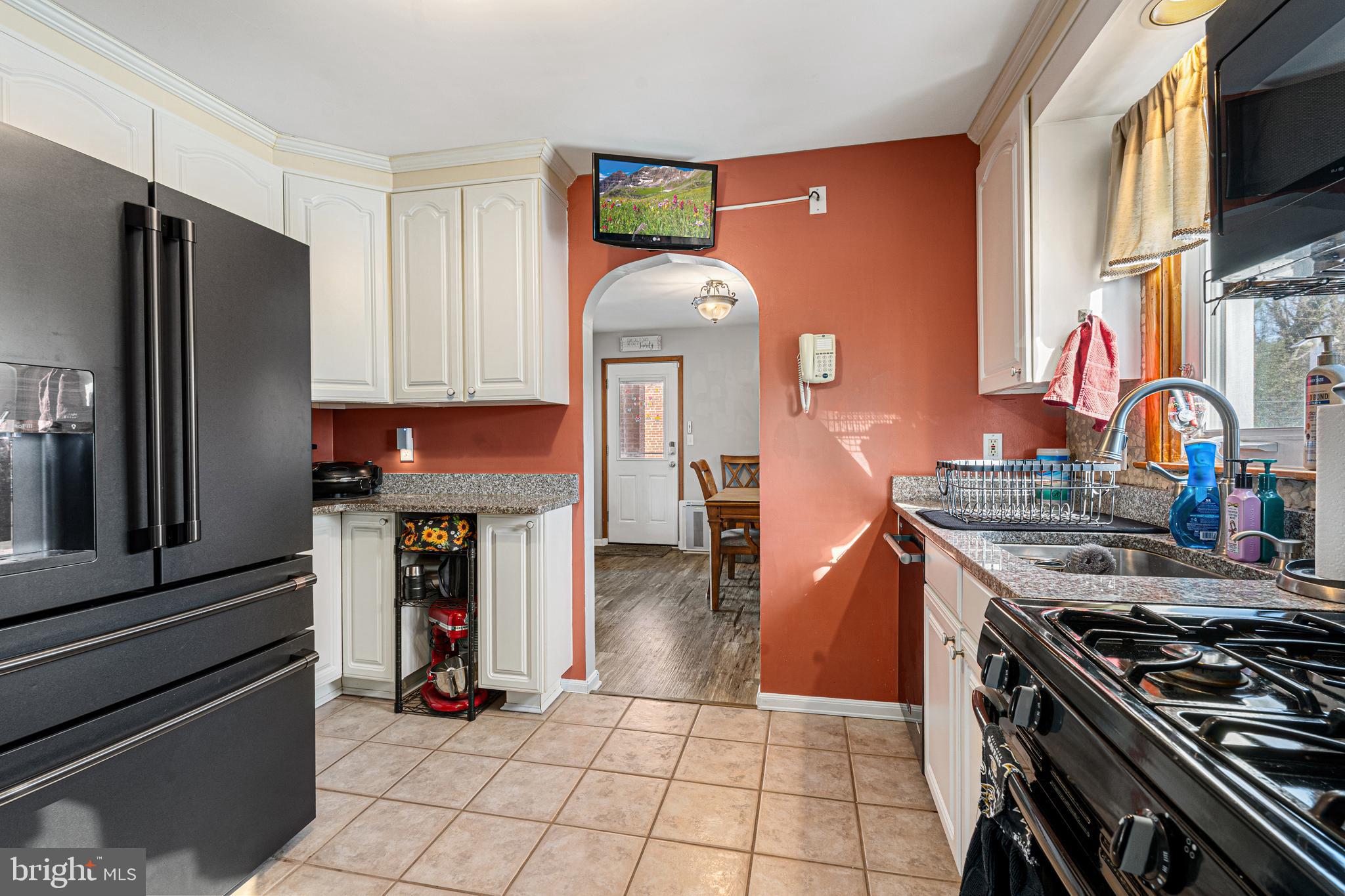 8109 Woodhaven Road Baltimore, MD 21237 - Photo 8 of 40