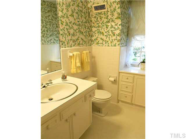 3510 Keats Place Raleigh, NC 27609 - Photo 14 of 25 Hall bath