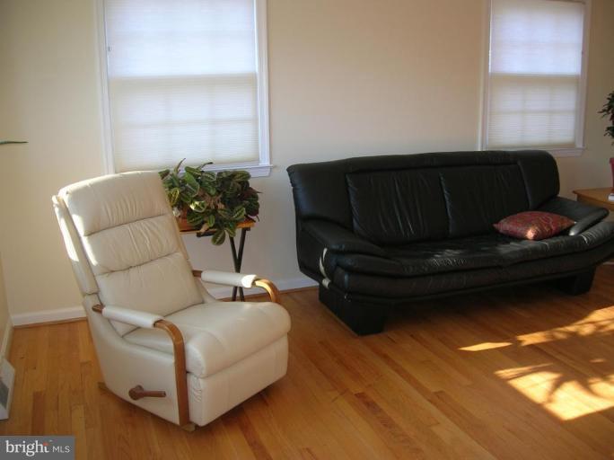 3746 Ramsgate Drive Annapolis, MD 21403 - Photo 13 of 25 Living Room #2