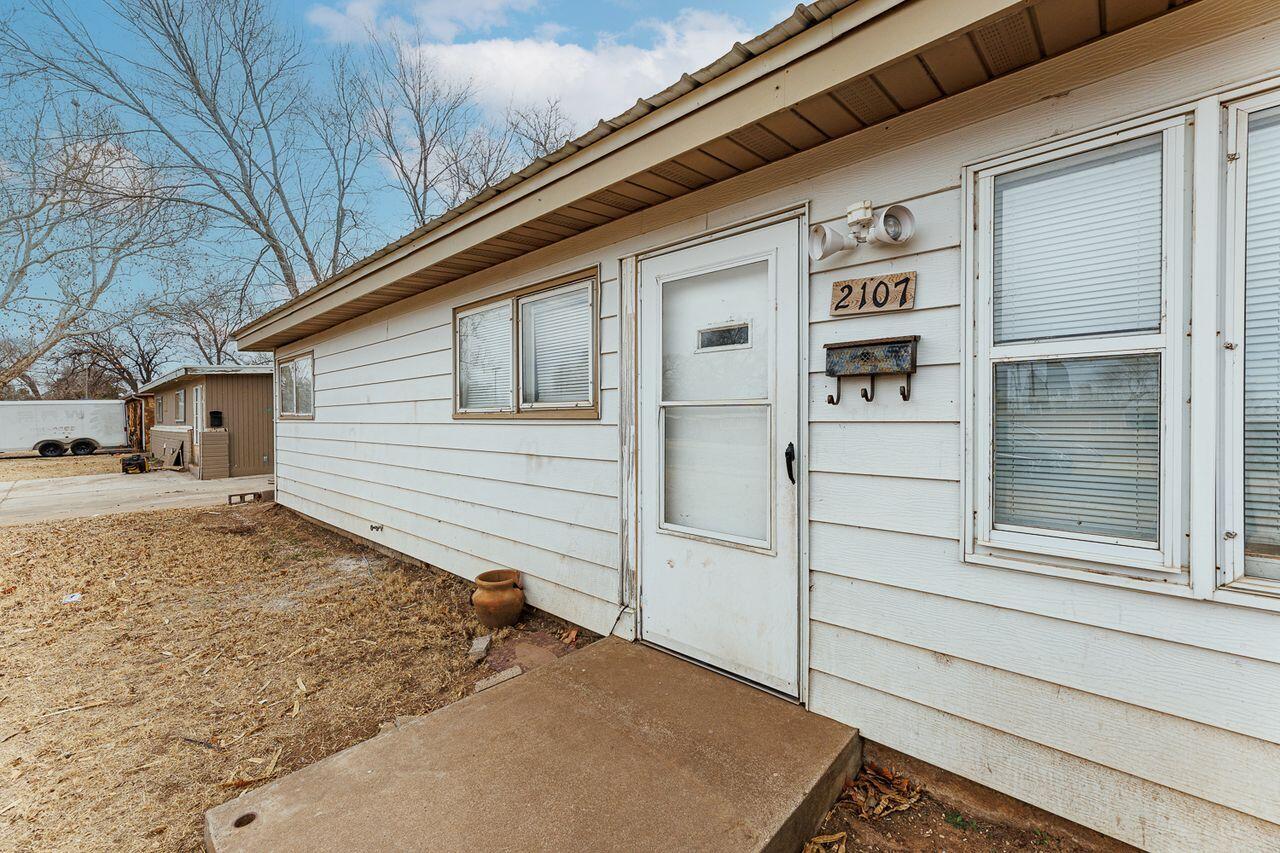 2107 48th Street Lubbock, TX 79412 - Photo 2 of 20 a view of back yard of the house