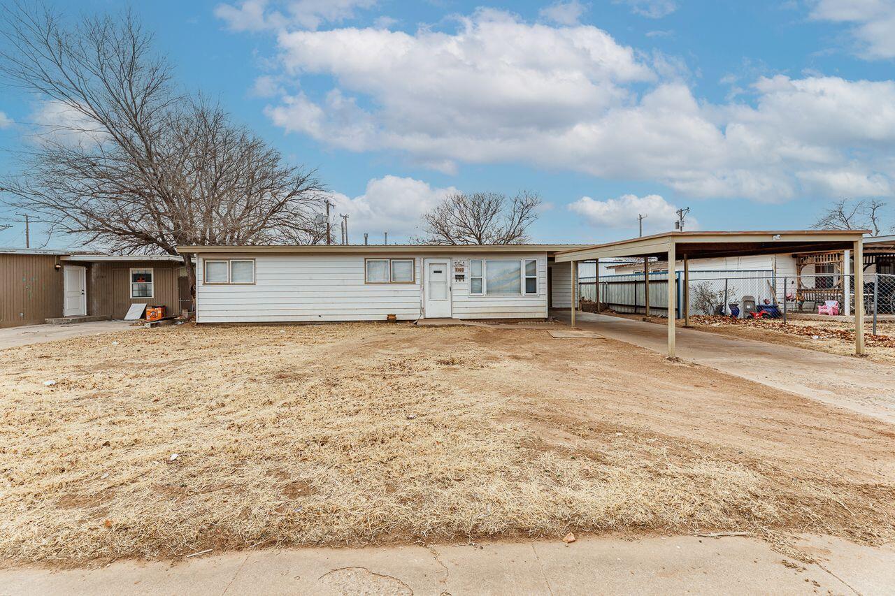 2107 48th Street Lubbock, TX 79412 - Photo 4 of 20 front view of a house with a dry yard